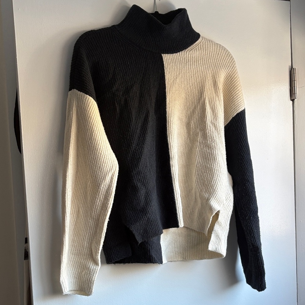 Abercrombie & Fitch Black and Cream Cowl Neck Sweater